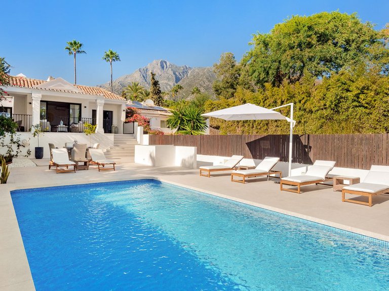 Town House for Sale in Sierra Blanca, Malaga 8