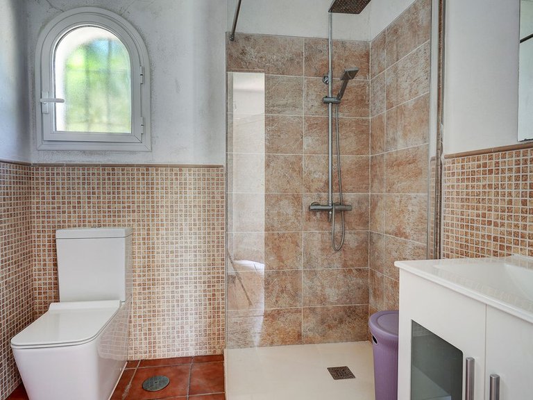 Villa for Sale in Sierrezuela, Malaga 14