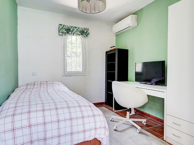 Villa for Sale in Sierrezuela, Malaga 15