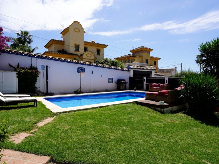 Villa for Sale in Sierrezuela, Malaga 16