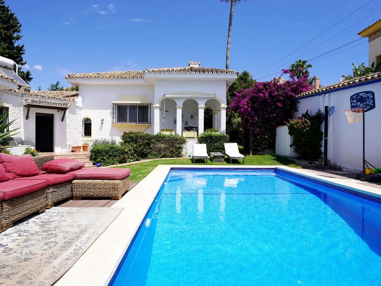 Villa for Sale in Sierrezuela, Malaga 17