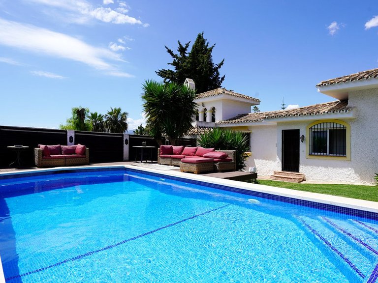Villa for Sale in Sierrezuela, Malaga 2