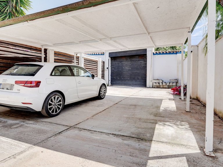 Villa for Sale in Sierrezuela, Malaga 24