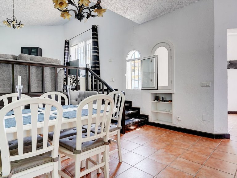 Villa for Sale in Sierrezuela, Malaga 5