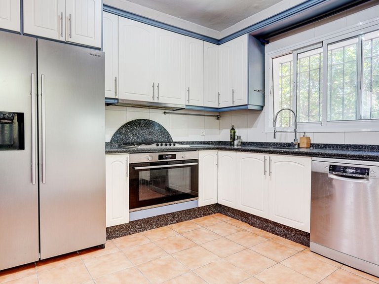 Villa for Sale in Sierrezuela, Malaga 8