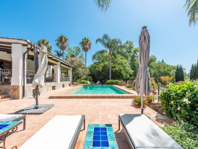Villa for Sale in El Paraiso, Malaga 10