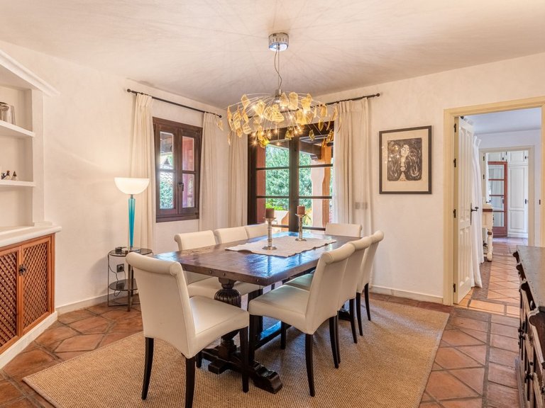 Villa for Sale in El Paraiso, Malaga 12