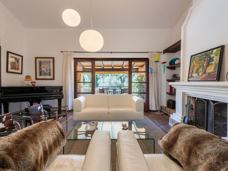 Villa for Sale in El Paraiso, Malaga 16