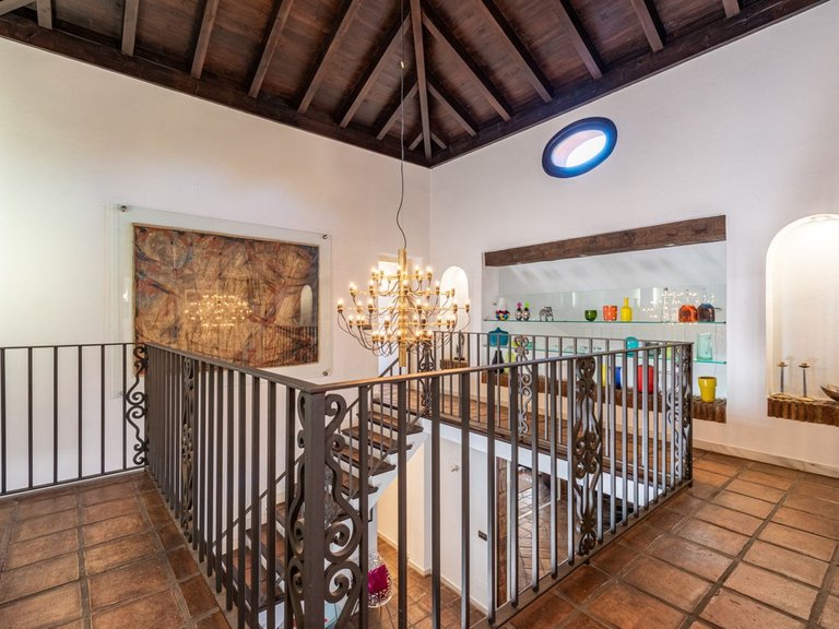 Villa for Sale in El Paraiso, Malaga 17