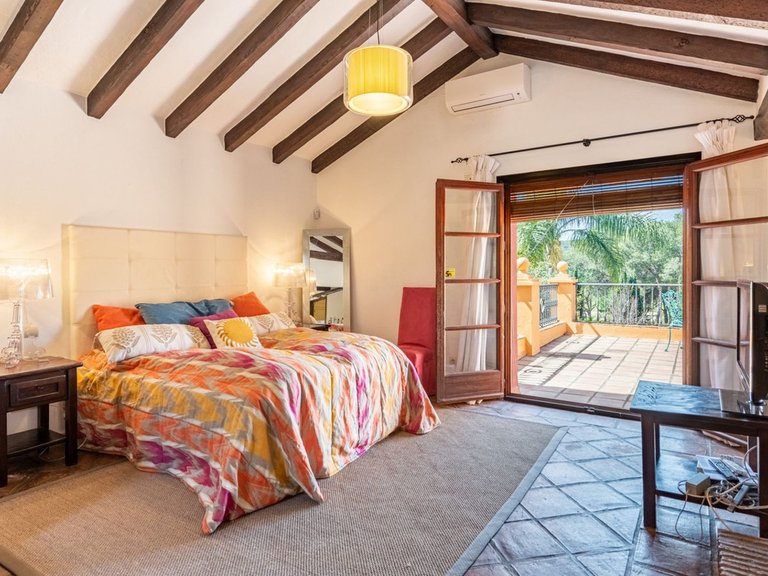 Villa for Sale in El Paraiso, Malaga 23