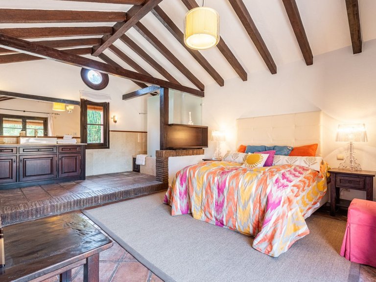 Villa for Sale in El Paraiso, Malaga 24