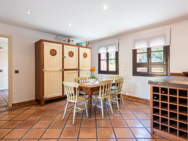 Villa for Sale in El Paraiso, Malaga 29