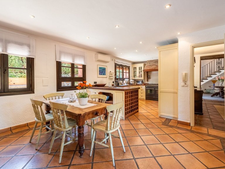 Villa for Sale in El Paraiso, Malaga 30