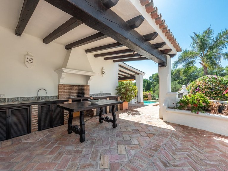 Villa for Sale in El Paraiso, Malaga 37