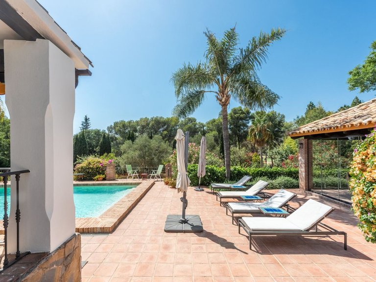 Villa for Sale in El Paraiso, Malaga 38