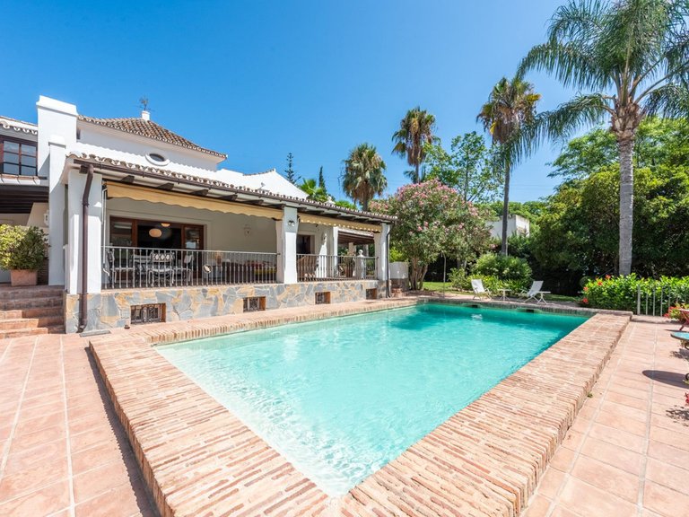 Villa for Sale in El Paraiso, Malaga 4