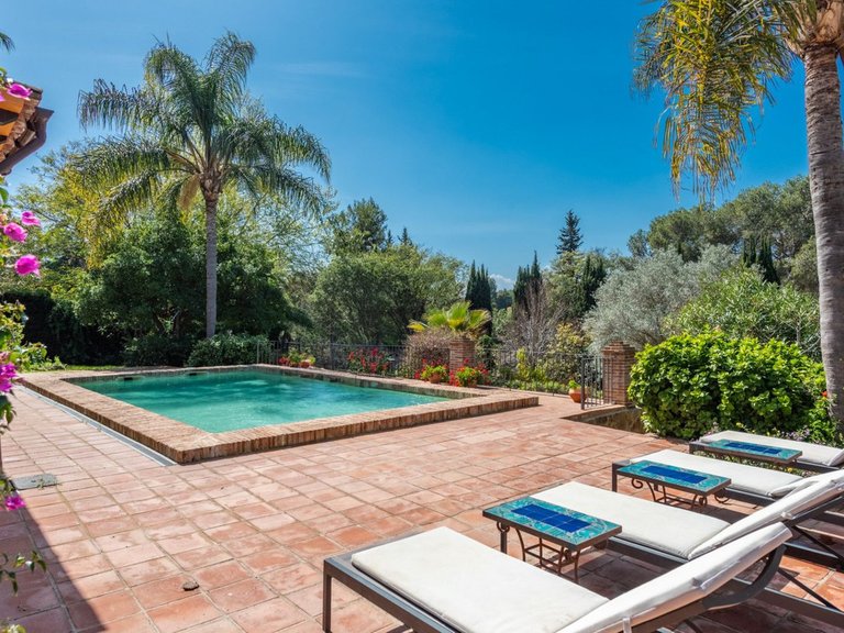 Villa for Sale in El Paraiso, Malaga 40