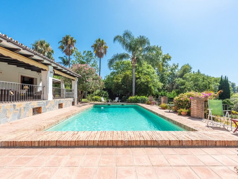 Villa for Sale in El Paraiso, Malaga 6