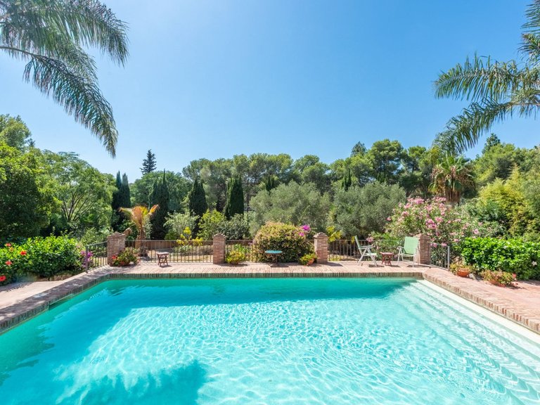 Villa for Sale in El Paraiso, Malaga 7