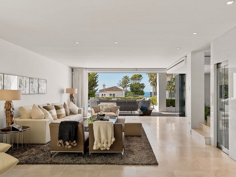Villa for Sale in The Golden Mile, Malaga 11