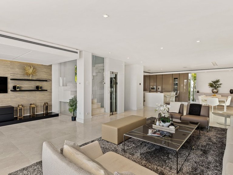 Villa for Sale in The Golden Mile, Malaga 12