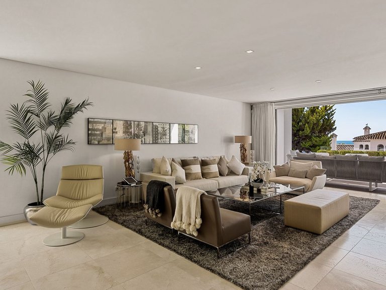 Villa for Sale in The Golden Mile, Malaga 13
