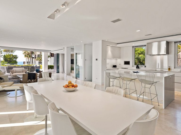 Villa for Sale in The Golden Mile, Malaga 14