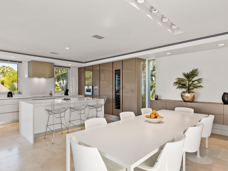 Villa for Sale in The Golden Mile, Malaga 15