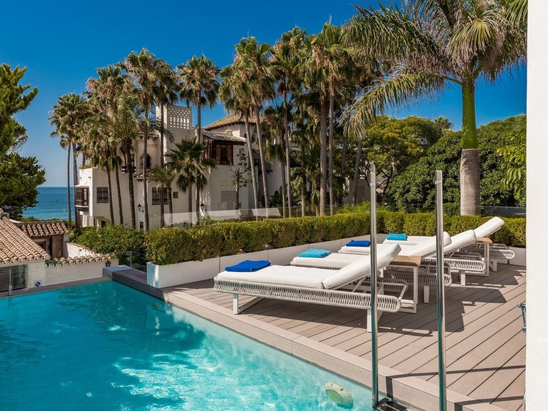 Villa for Sale in The Golden Mile, Malaga 2