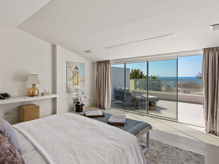 Villa for Sale in The Golden Mile, Malaga 20