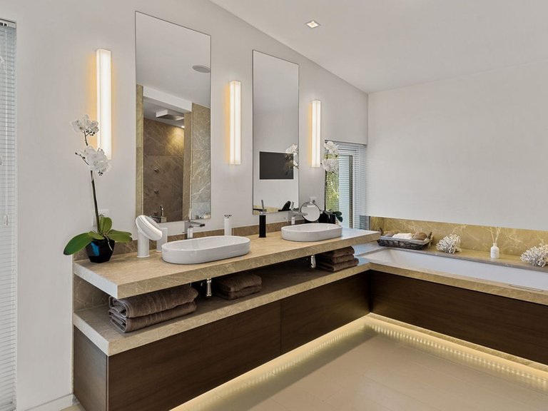 Villa for Sale in The Golden Mile, Malaga 24