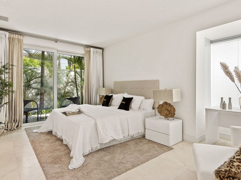 Villa for Sale in The Golden Mile, Malaga 25
