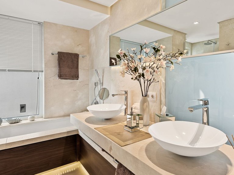 Villa for Sale in The Golden Mile, Malaga 26