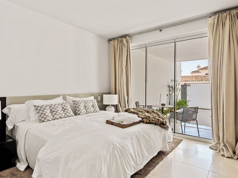 Villa for Sale in The Golden Mile, Malaga 27