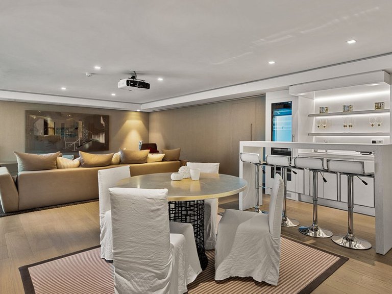 Villa for Sale in The Golden Mile, Malaga 28