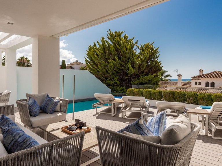 Villa for Sale in The Golden Mile, Malaga 3