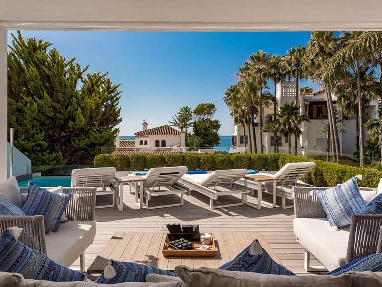 Villa for Sale in The Golden Mile, Malaga 4