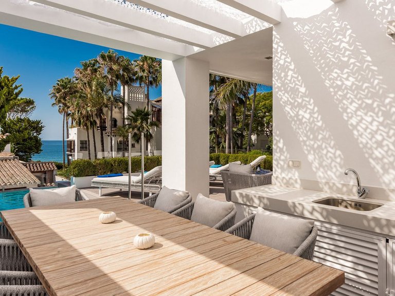 Villa for Sale in The Golden Mile, Malaga 6