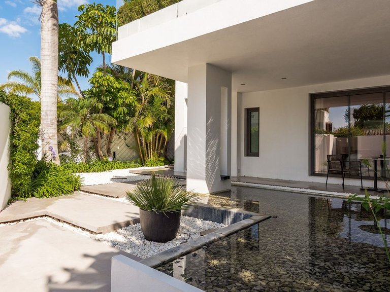 Villa for Sale in The Golden Mile, Malaga 8