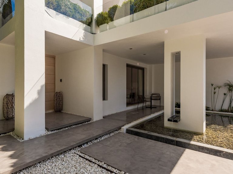 Villa for Sale in The Golden Mile, Malaga 9