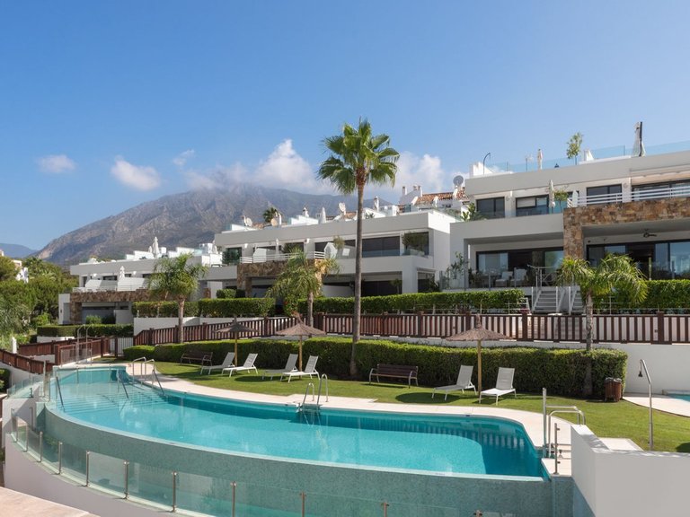 Villa for Sale in The Golden Mile, Malaga 1
