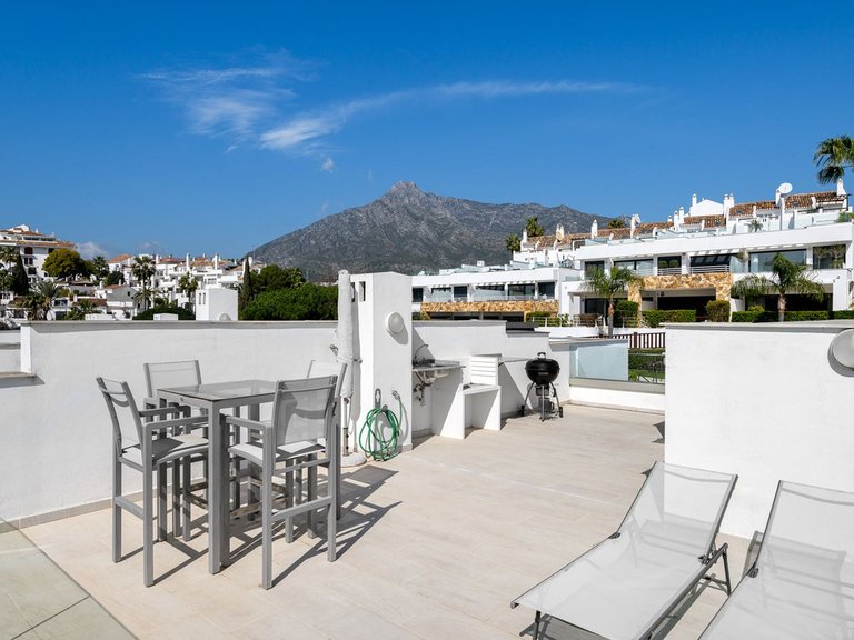 Villa for Sale in The Golden Mile, Malaga 10