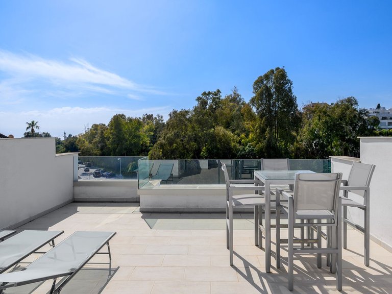 Villa for Sale in The Golden Mile, Malaga 11