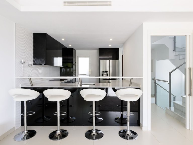 Villa for Sale in The Golden Mile, Malaga 12