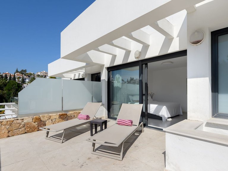 Villa for Sale in The Golden Mile, Malaga 16