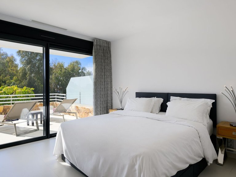 Villa for Sale in The Golden Mile, Malaga 17