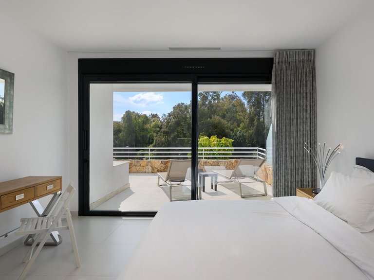Villa for Sale in The Golden Mile, Malaga 18