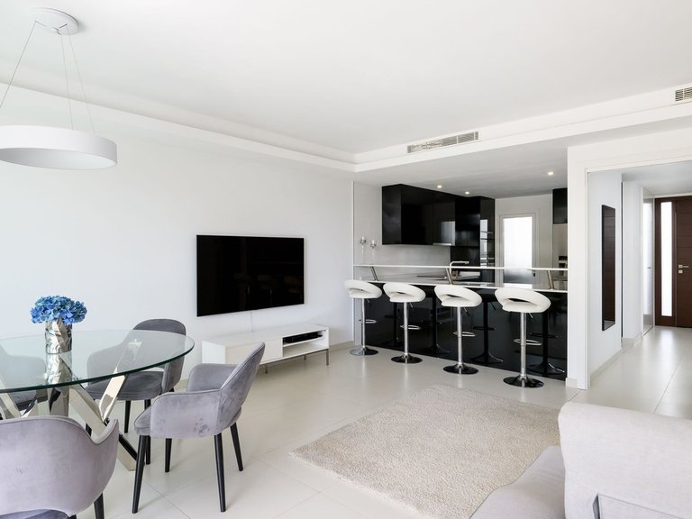 Villa for Sale in The Golden Mile, Malaga 2