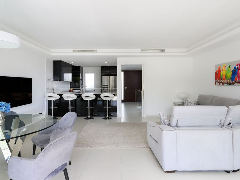 Villa for Sale in The Golden Mile, Malaga 3