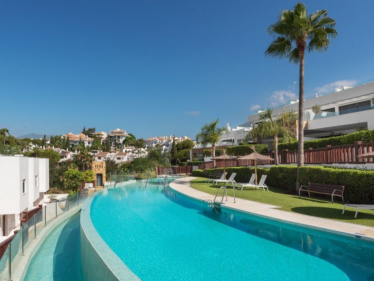 Villa for Sale in The Golden Mile, Malaga 38